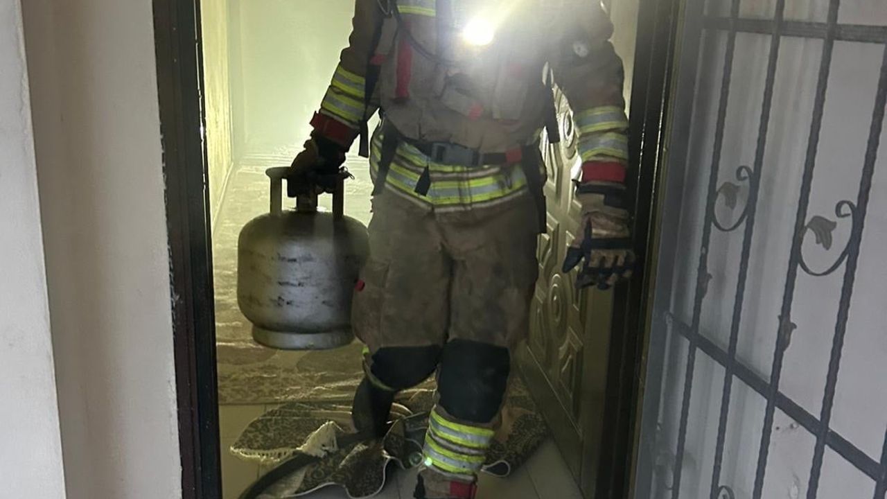 İskenderun'da ev yangını: Dumandan etkilenen 1 kişi kurtarıldı