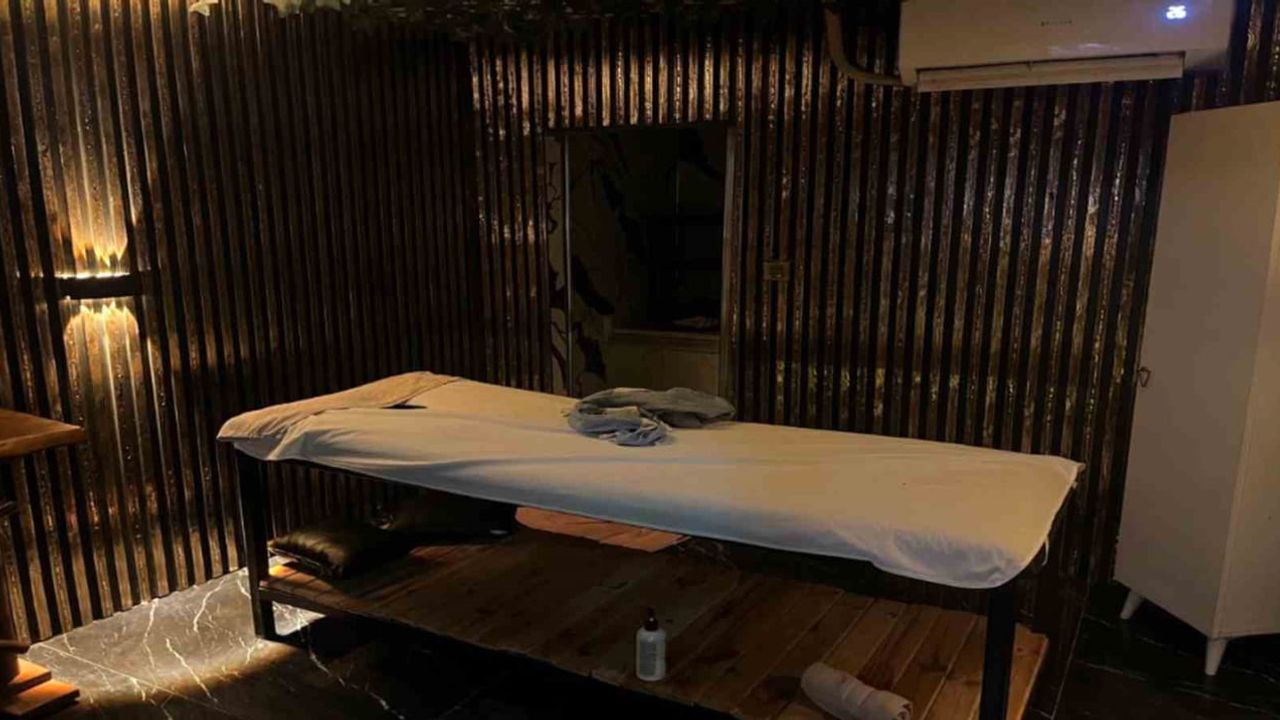 İskenderun'da SPA ve masaj salonlarına denetim: 9 yabancı şahıs teslim edildi