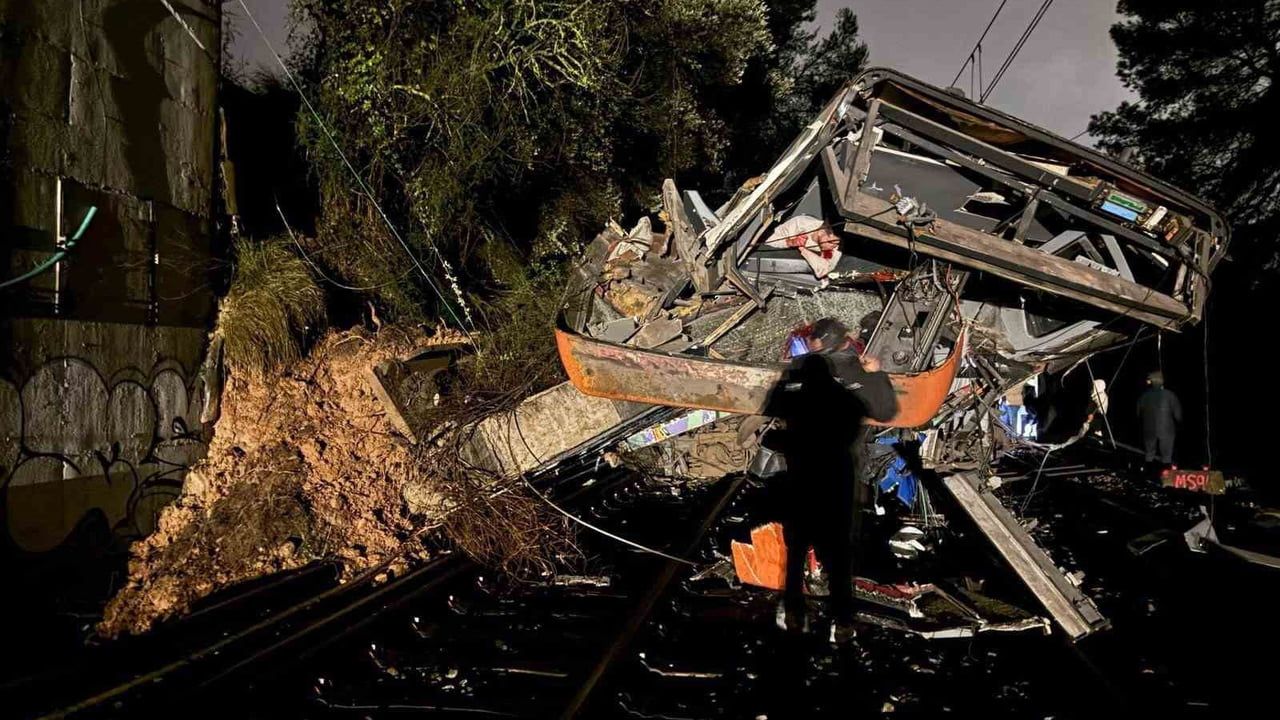 İspanya'da iki tren kazası: 1 makinist hayatını kaybetti, en az 37 yaralı