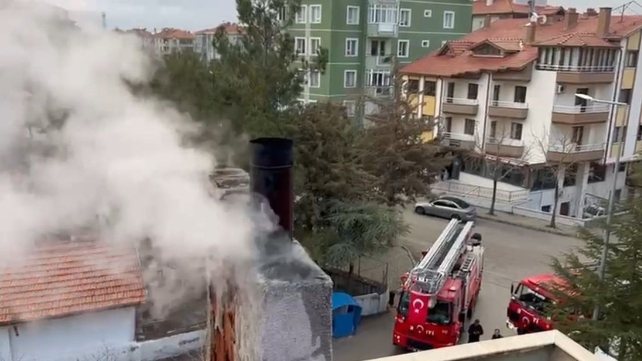 İsparta'da bacada çıkan yangın itfaiye tarafından söndürüldü