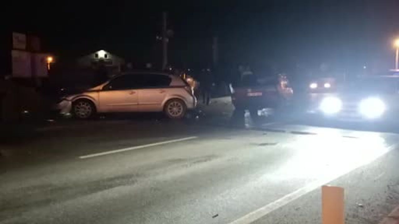 Isparta'da iki otomobil çarpıştı: sürücüler hafif yaralandı