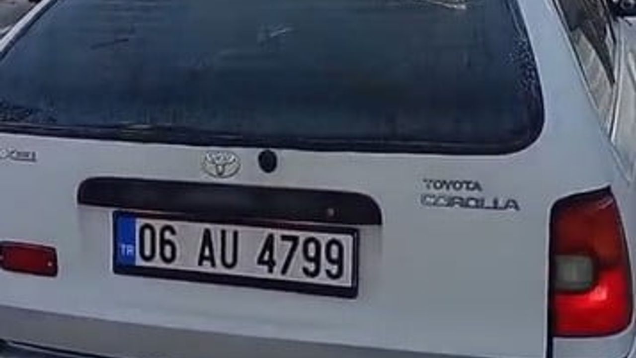 Isparta’da kırmızı ışıkta bekleyen araca çarpan otomobil: 1 yaralı