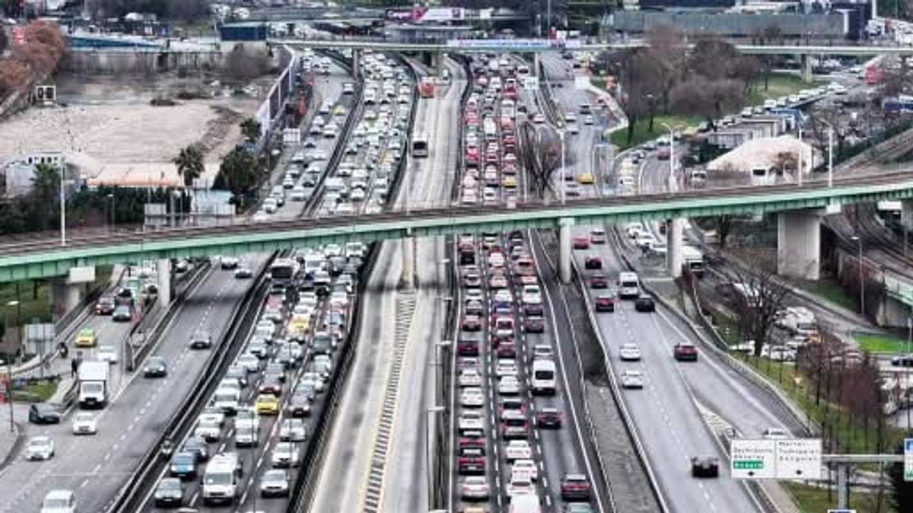 İstanbul'da Ara Tatilde Akşam Trafiği %85'e Çıktı