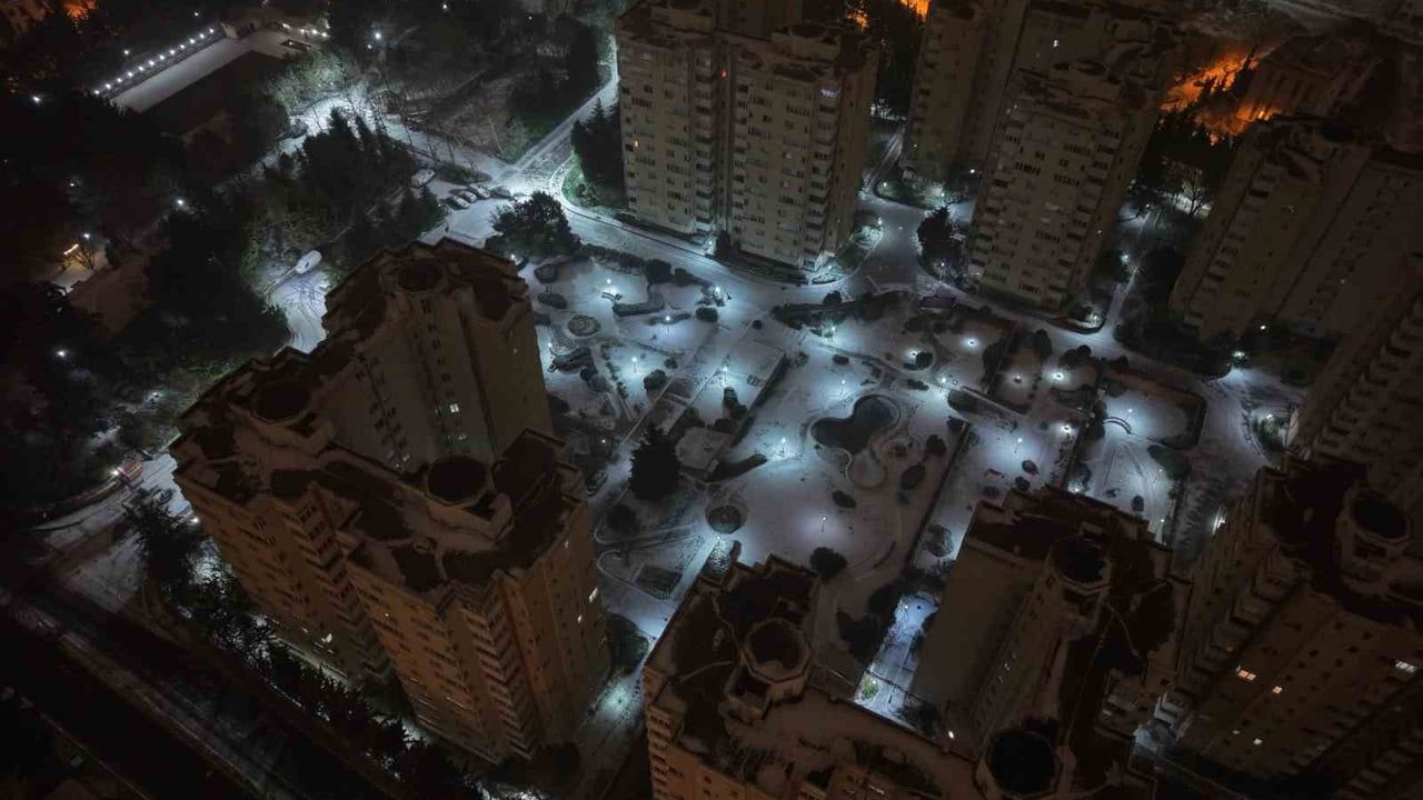 İstanbul'da Beylikdüzü'nde Drone ile Kaydedilen Yoğun Kar Yağışı
