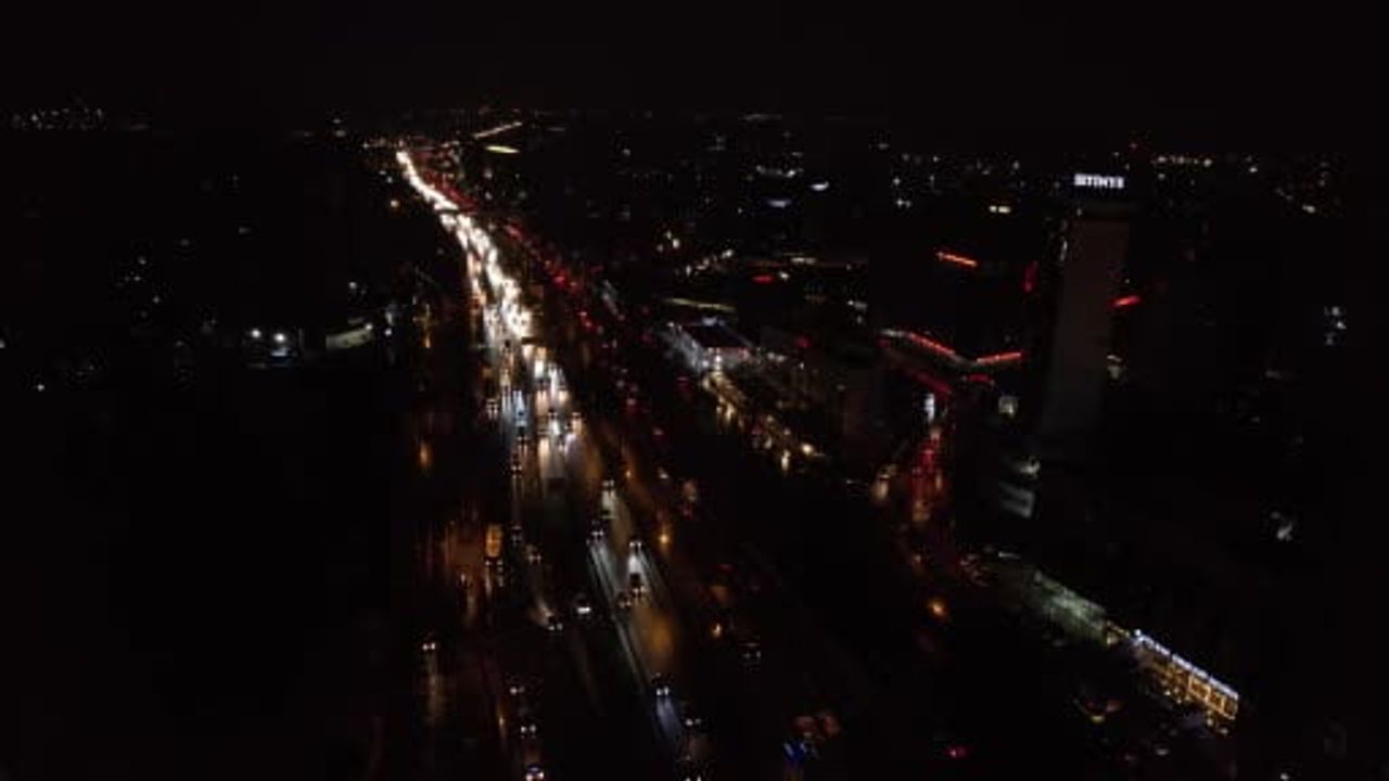 İstanbul'da kar aralıklı devam ediyor — Trafik yoğunluğu %51