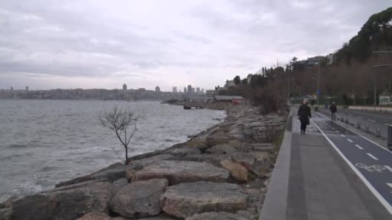 İstanbul’da lodos etkisi: Denizde dev dalgalar ve deniz ulaşımında aksama