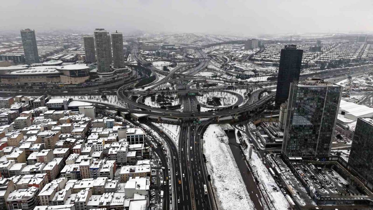 İstanbul’un Beyaz Anları: Bağcılar ve Başakşehir Havadan Görüntülendi