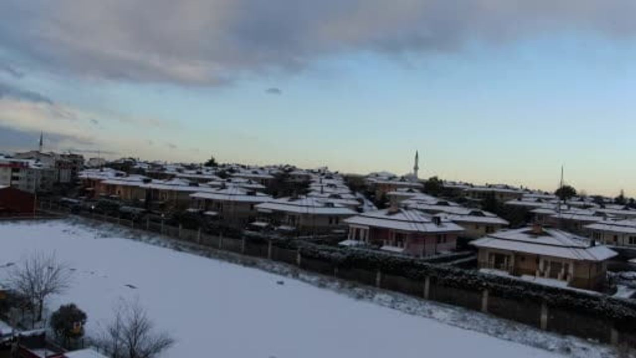 İstanbul’un yüksek kesimlerinde kar manzaraları