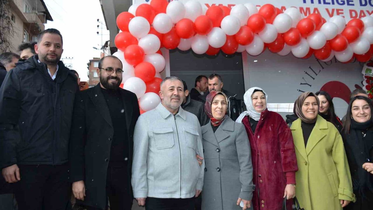 İyiliğe Dokun Yardımlaşma ve Dayanışma Derneği Bilecik'te dualarla açıldı