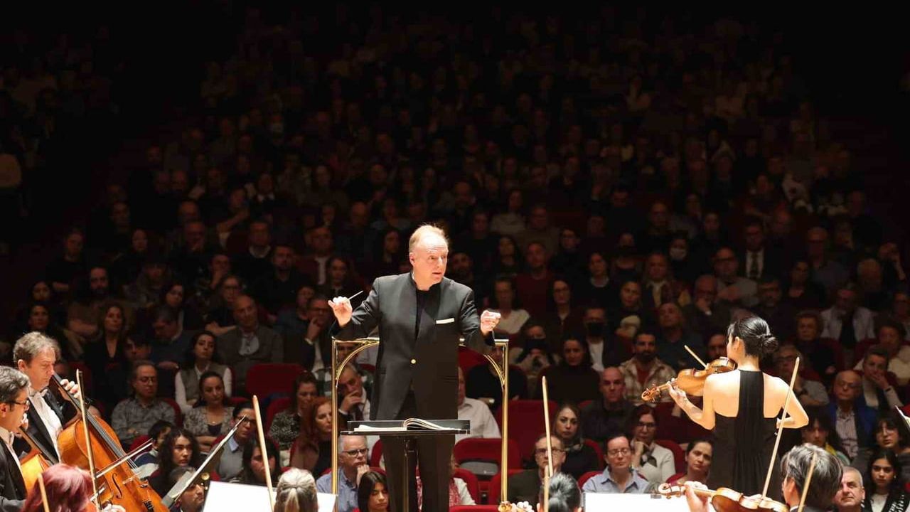 İZDSO’da Christoph-Mathias Mueller ile Bomsori Kim sahneyi paylaştı