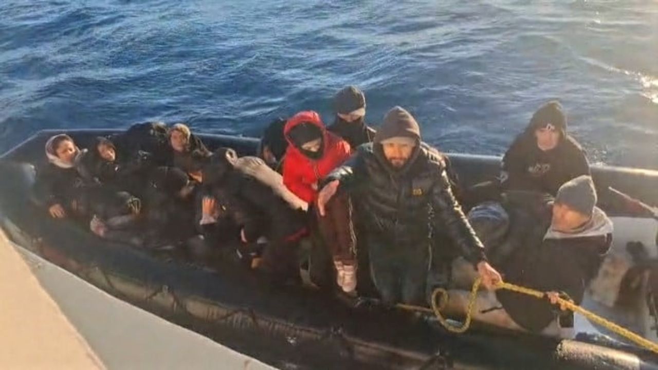 İzmir açıklarında üç operasyonda 28 yakalama, 39 kurtarma