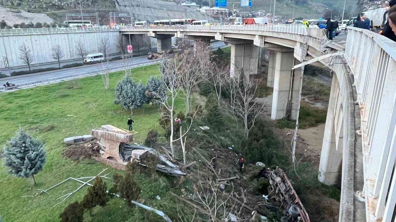 İzmir Buca'da freni boşalan kamyon dehşeti: 3 yaralı
