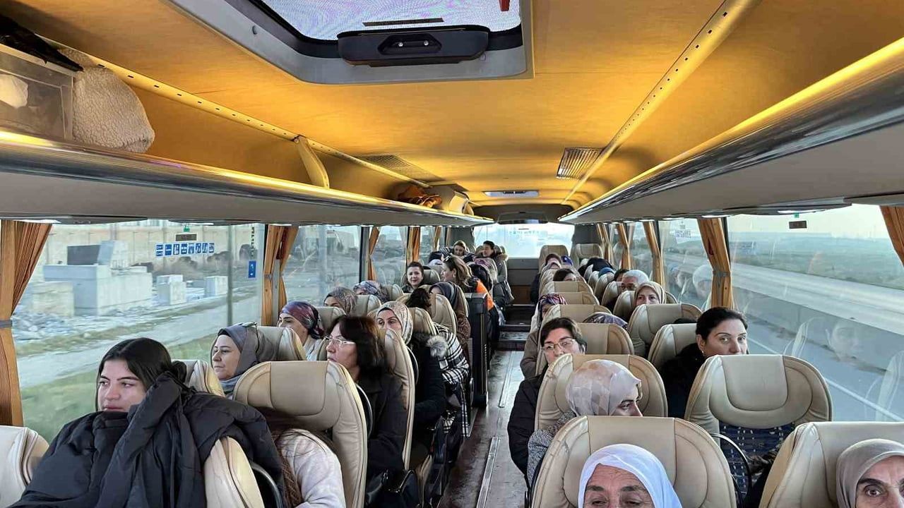 İzmir Büyükşehir, Bayındırlı kadınları Karaburun Nergis Festivali'ne taşıdı