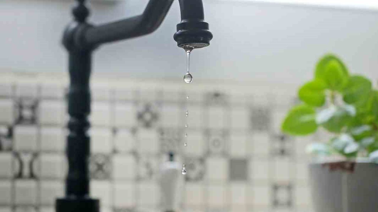 İzmir'de su kaybı büyüyor: Her dört damladan biri musluğa ulaşmıyor