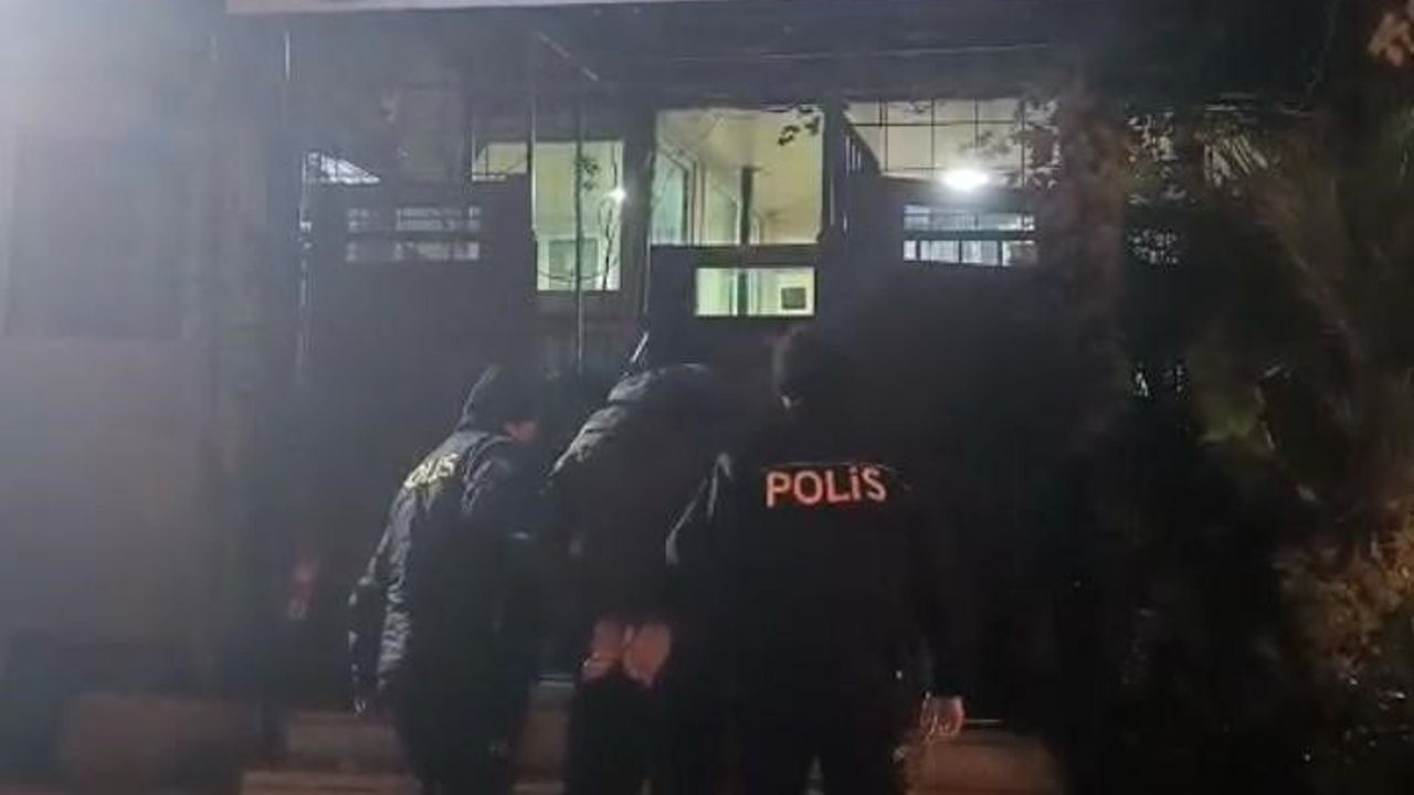 İzmir Konak'ta 19 yıl 4 ay 7 gün hapis cezası bulunan firari yakalandı