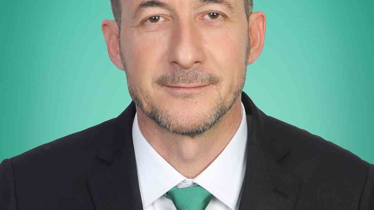 İzmit Belediyesi'nin Van'dan İhalesiz Saksı Alımı Tartışma Yarattı