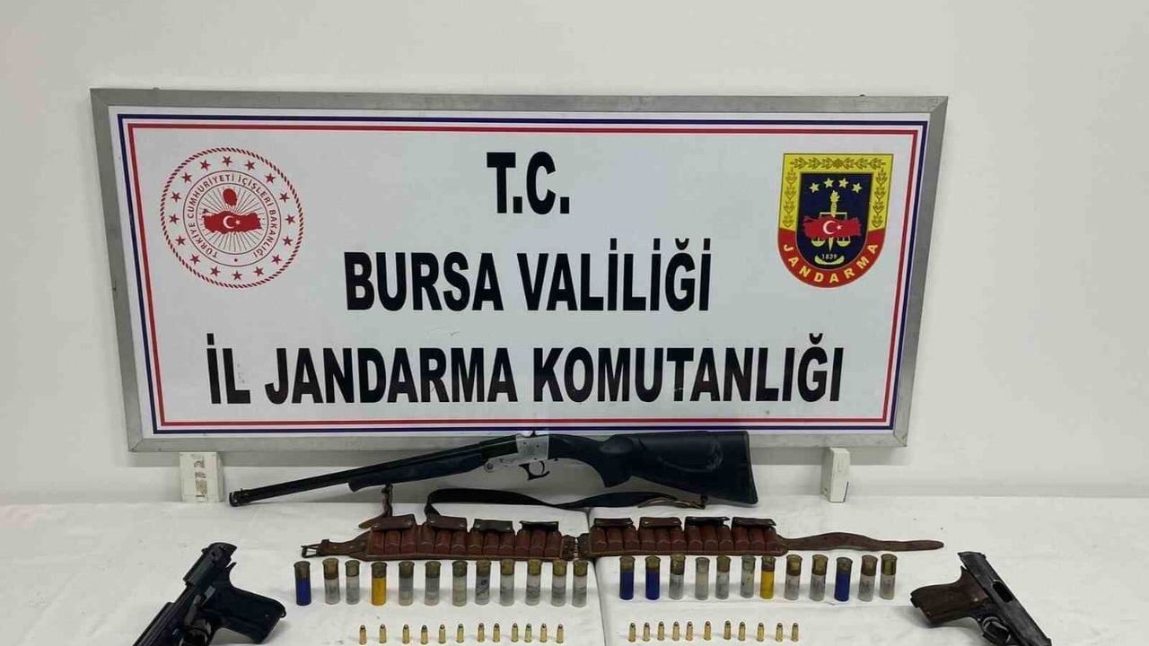 İznik’te ev aramasında silah ve mühimmat ele geçirildi