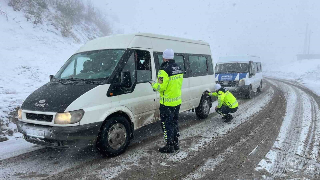 Jandarmadan kış trafik uyarıları ve denetimler