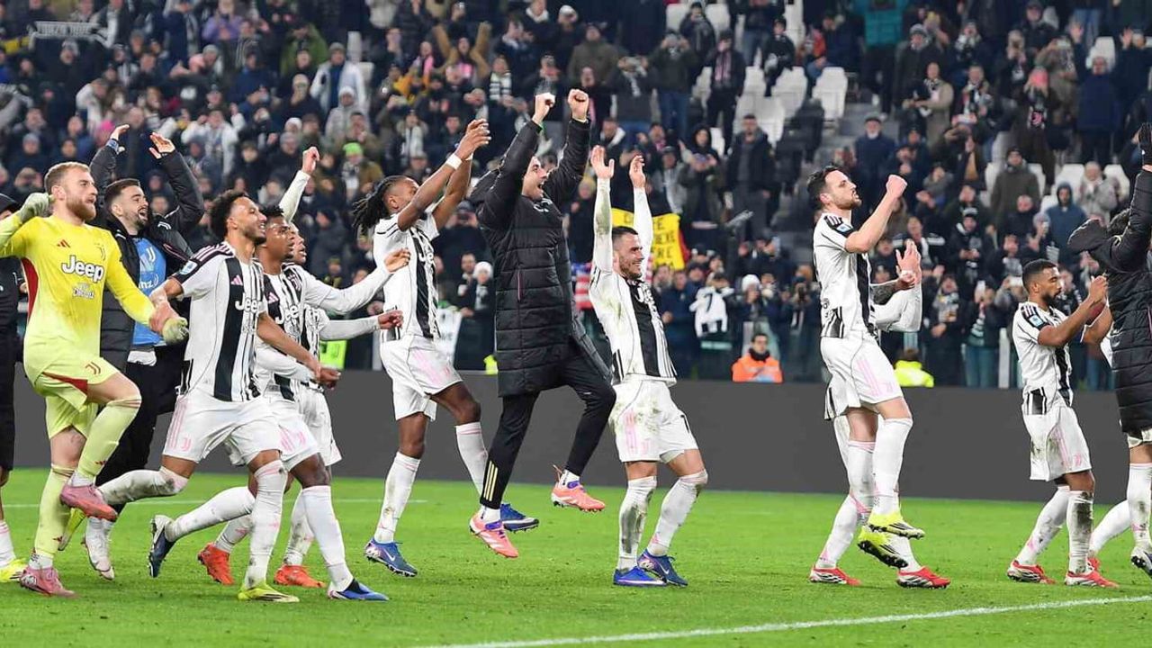 Juventus, Napoli'yi 3-0 Yenerek 4. Sıraya Yükseldi