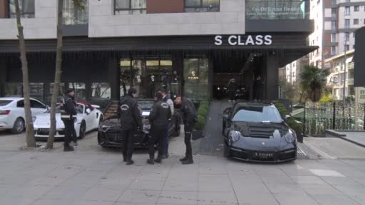 Kadıköy'de S CLASS galerisinde vurgun iddiasıyla polis operasyonu