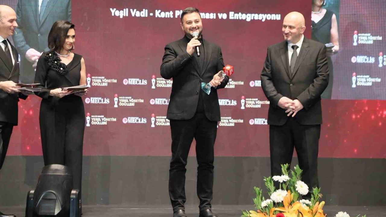 Kağıthane Belediyesi'ne Yerel Yönetim Ödülü: Yeşil Vadi Projesi Öne Çıktı