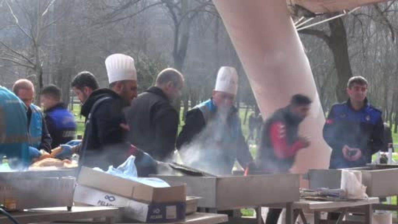 Kağıthane'de balık ekmek şöleni: 25 bin kişiye yaklaşık 6 ton ikram