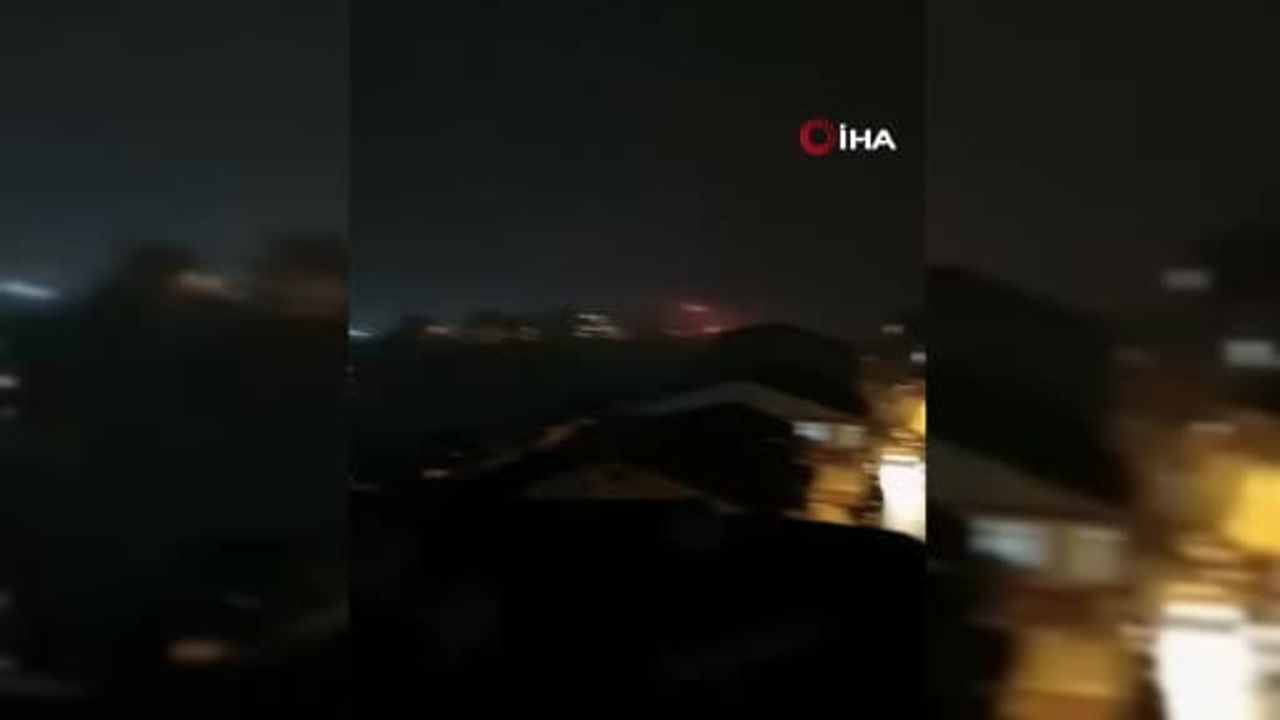 Kağıthane'de çatıda çıkan yangın kontrol altına alındı