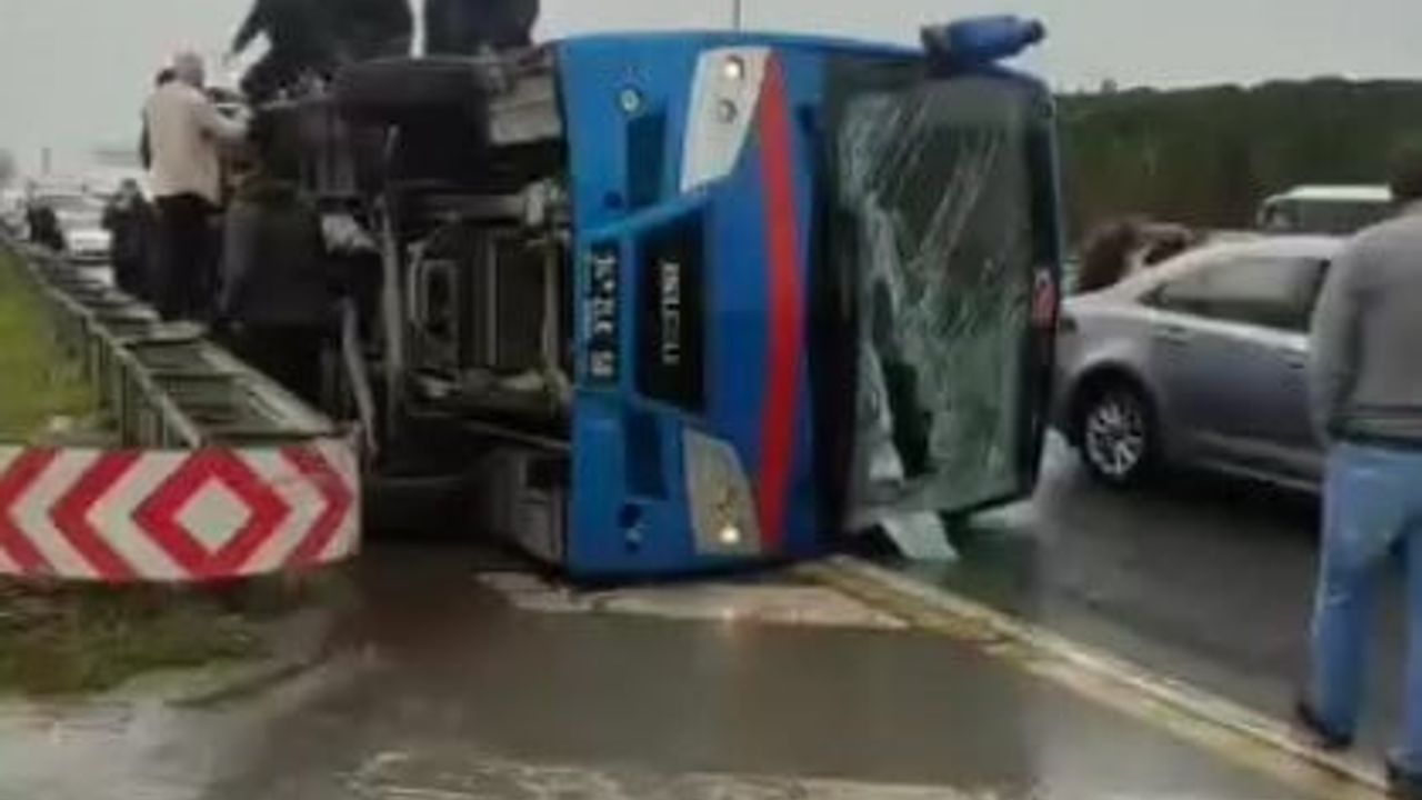 Kağıthane'de cezaevi nakil aracı devrildi: 19 yaralı, 2 jandarma ağır