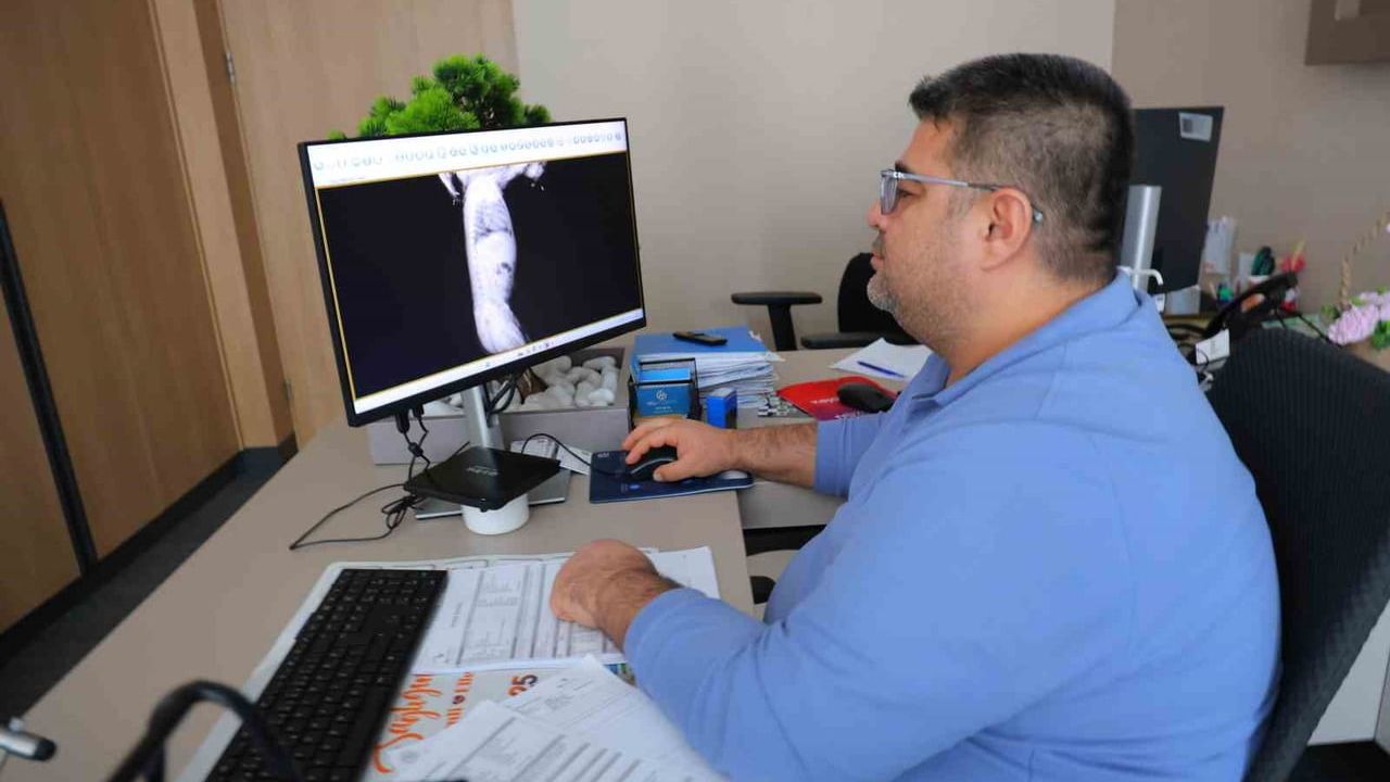 Kahramanmaraş’ta 1 yaşındaki bebeğin sırtından 2 cm metal tel çıkarıldı