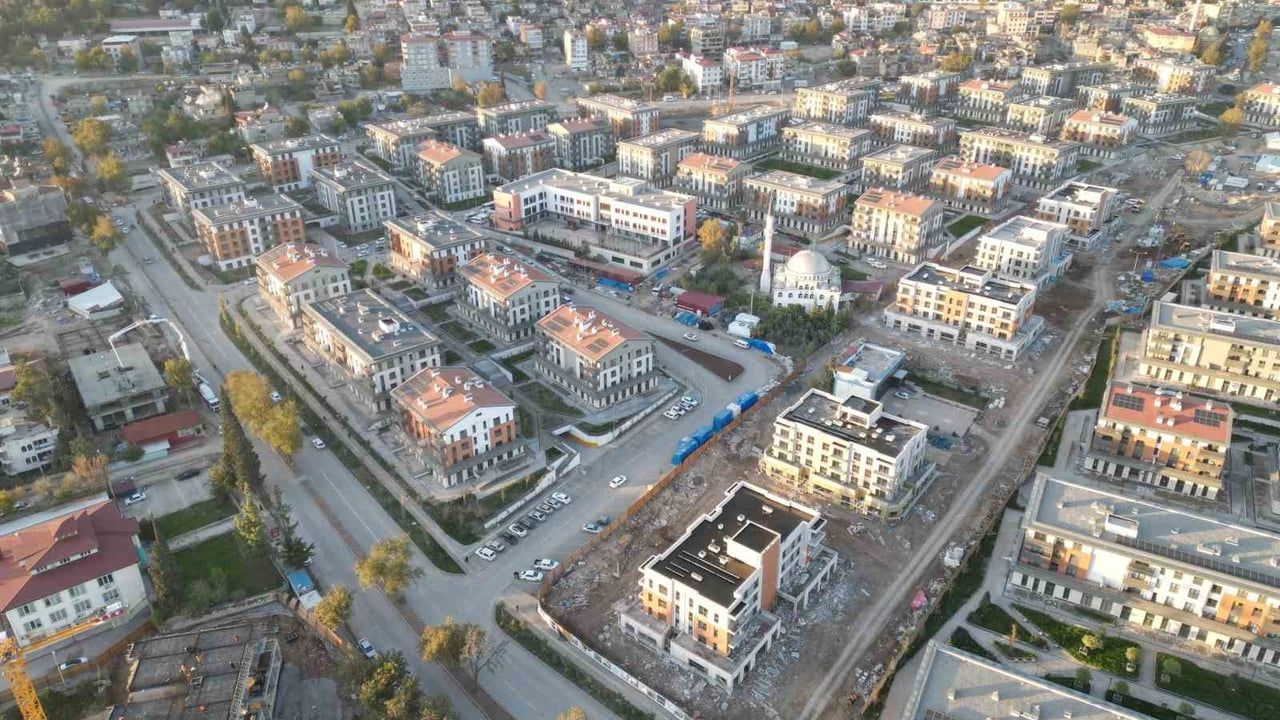Kahramanmaraş’ta aynı noktadan çekilen görüntüler kentsel dönüşümü ortaya koydu
