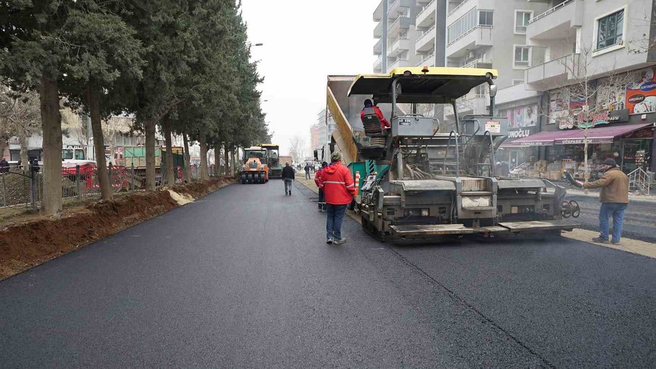 Kahramanmaraş’ta Azerbaycan Bulvarı’nda Asfalt ve Kaldırım Yenileme Çalışması