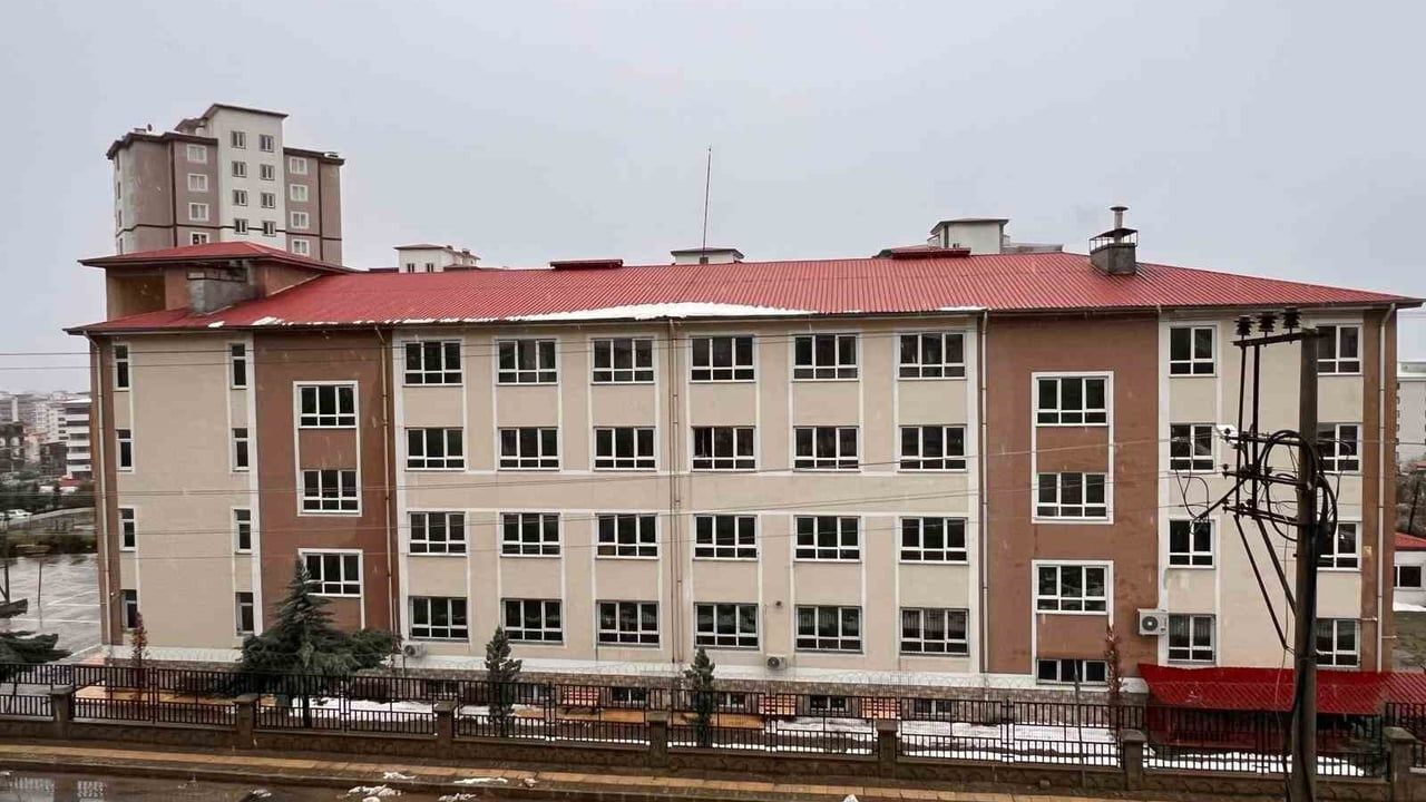 Kahramanmaraş'ta bazı ilçelerde 13 Ocak Salı eğitime ara