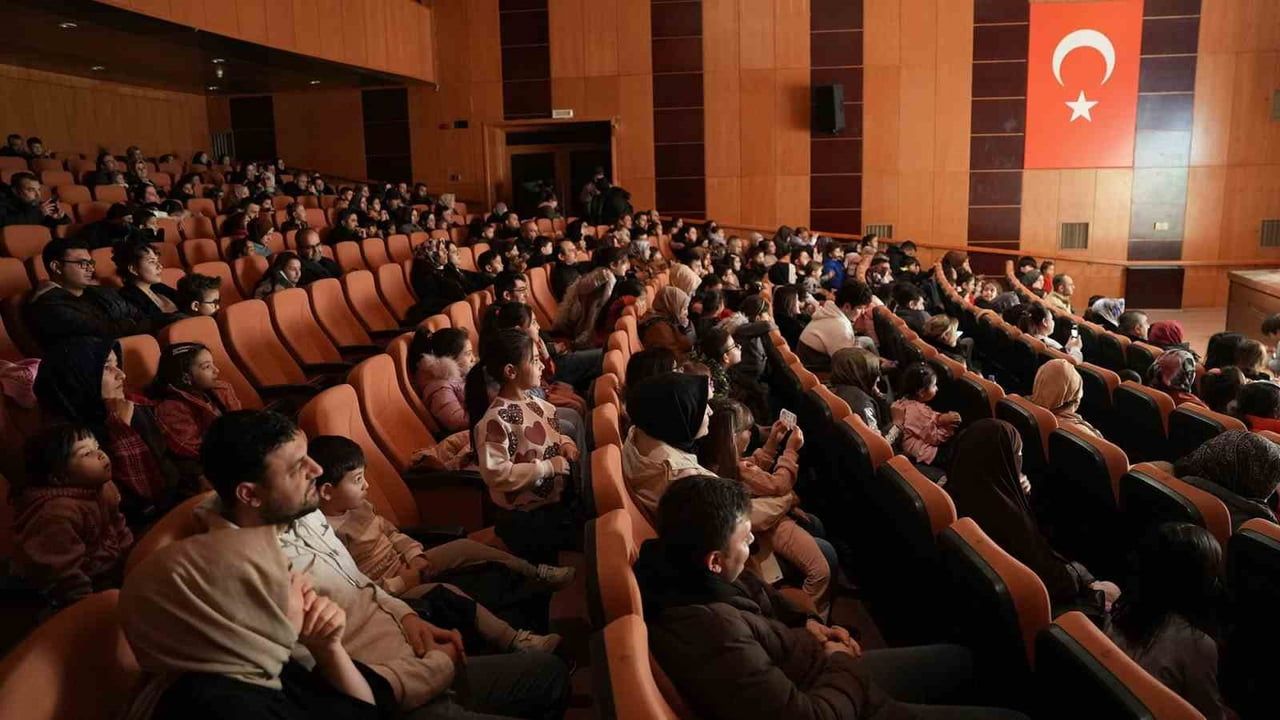 Kahramanmaraş'ta çocuklara özel Bremen Mızıkacıları tiyatrosu