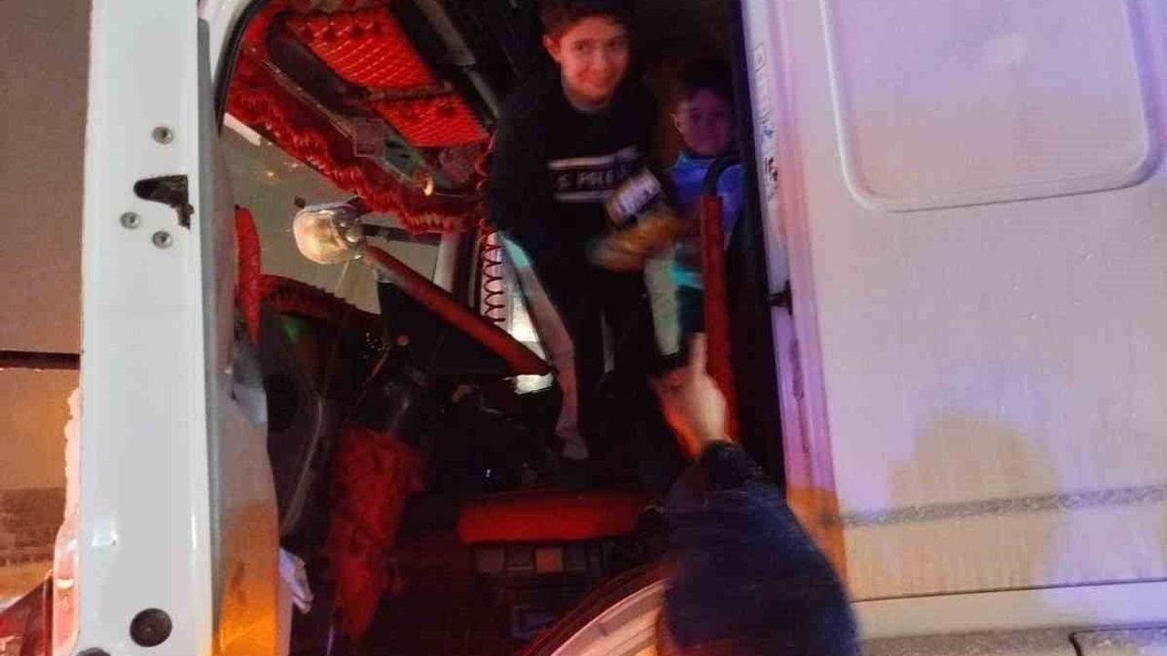 Kahramanmaraş'ta Jandarma ve Kızılay'tan Kar Yardımı