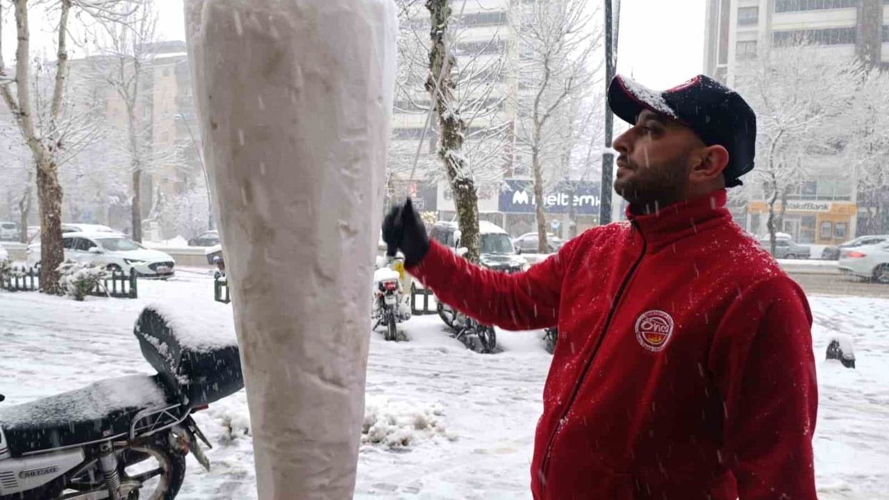 Kahramanmaraş'ta karla birlikte karsambaç yeniden sofralarda