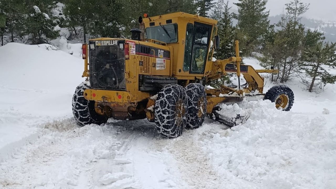 Kahramanmaraş’ta karla mücadele aralıksız sürüyor