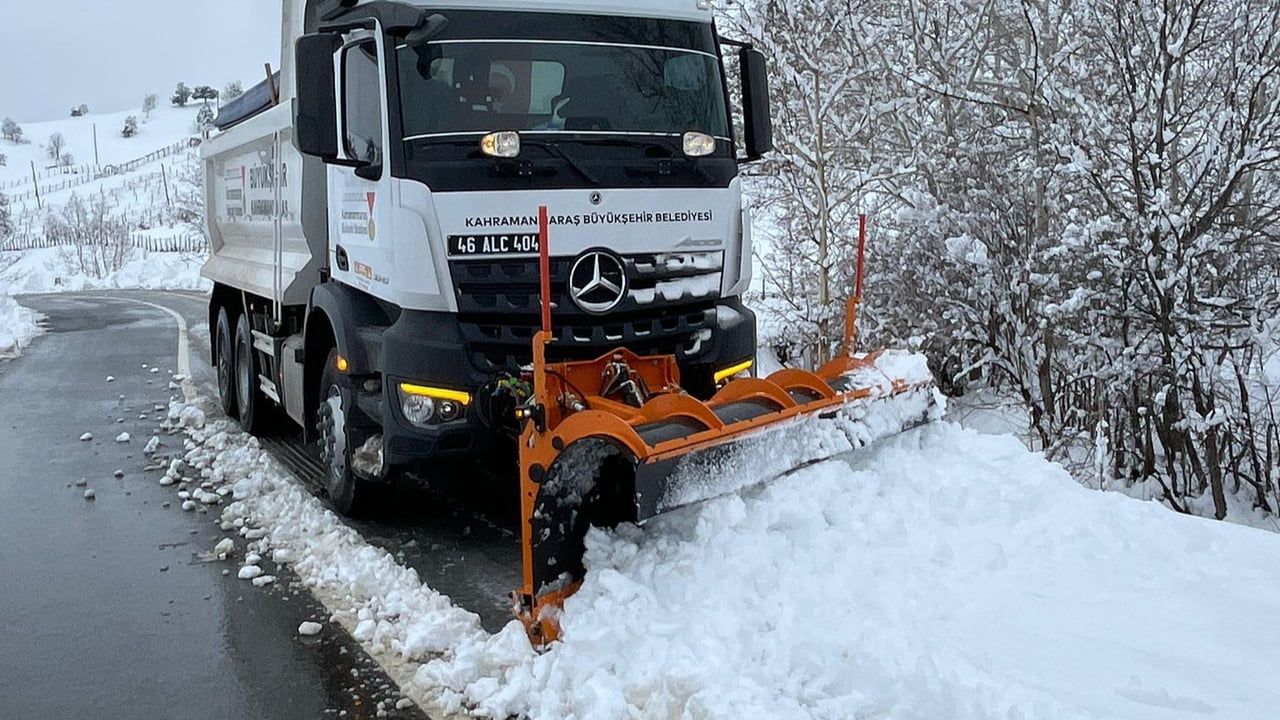 Kahramanmaraş'ta karla mücadele devam ediyor