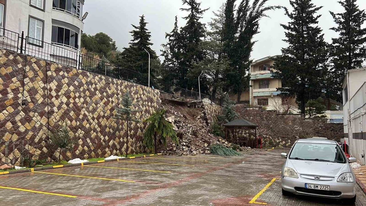 Kahramanmaraş'ta sağanak sonrası site istinat duvarı çöktü