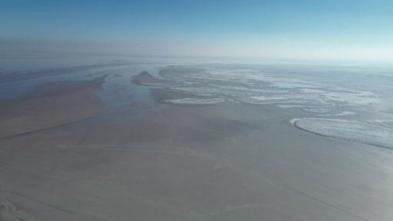 Kar ve yağmur Tuz Gölü'ne umut getirdi