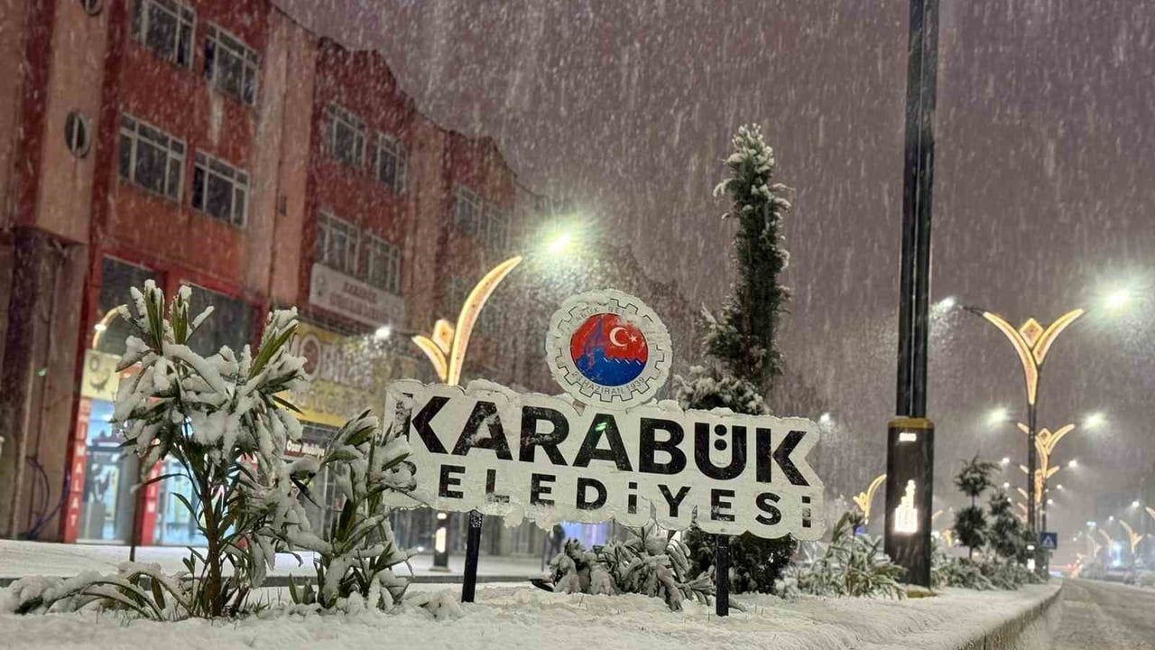 Karabük Belediyesi kar yağışında hizmetlerini aksatmadan sürdürüyor
