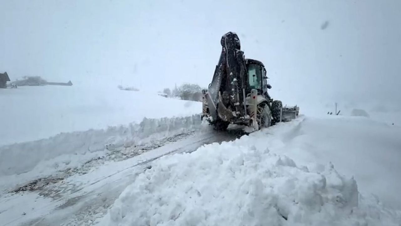 Karabük'te karla mücadele: Kapalı köy yolu sayısı 17'ye düştü