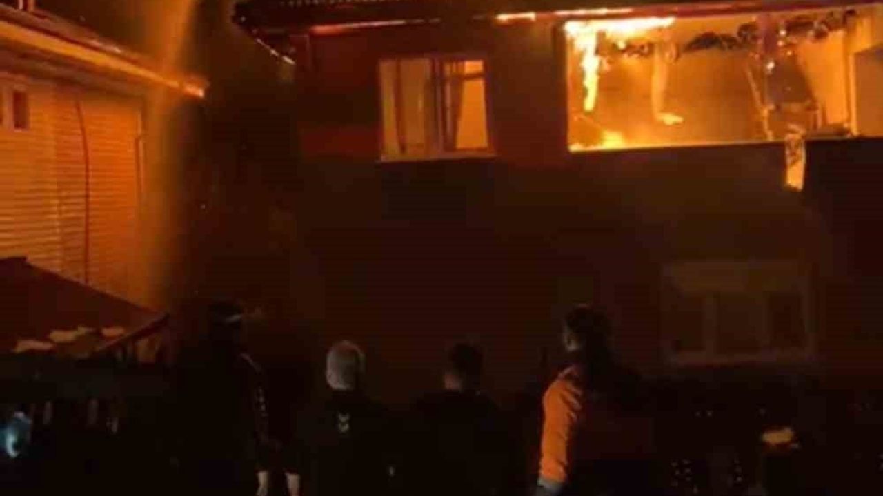 Karabük Yenice'de iki katlı evde yangın söndürüldü