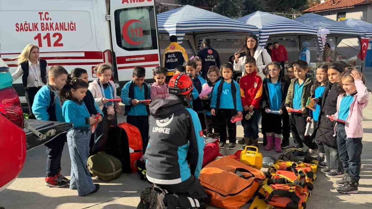 Karacasu'da 'Sağlıklı Çocuk, Sağlıklı Gelecek' etkinliğiyle çocuklara sağlık eğitimi