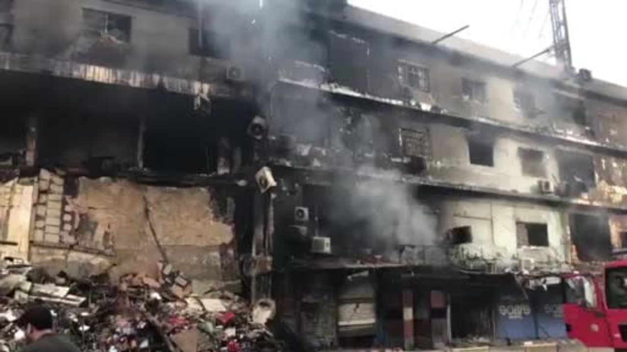 Karaçi'de Gul Plaza AVM yangınında can kaybı 14’e yükseldi