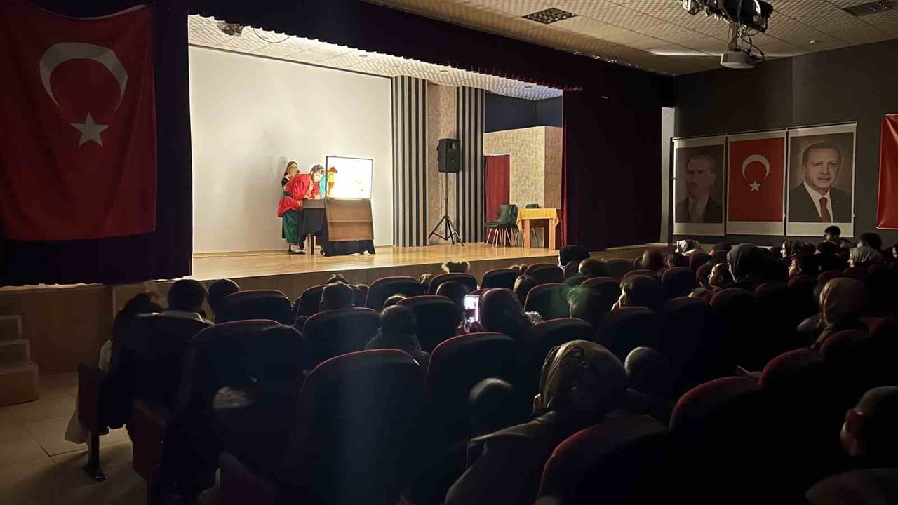 Karagöz Bilim Peşinde: Solhan’da geleneksel gölgeyle bilim sahnelendi