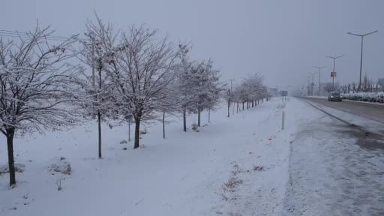 Karaman beyaza büründü: Kartpostallık kış manzaraları