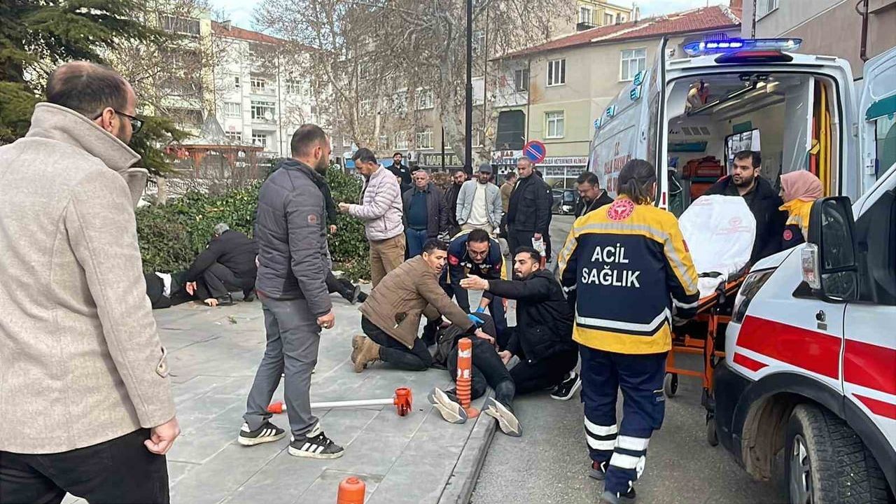 Karaman'da baba ve 3 oğlu sokakta silahla vuruldu: 3'ünün durumu ağır
