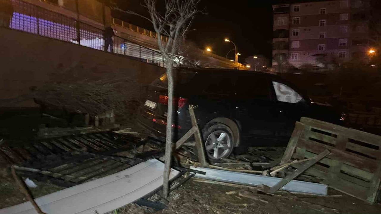 Karaman'da cip kafenin bahçesine düştü