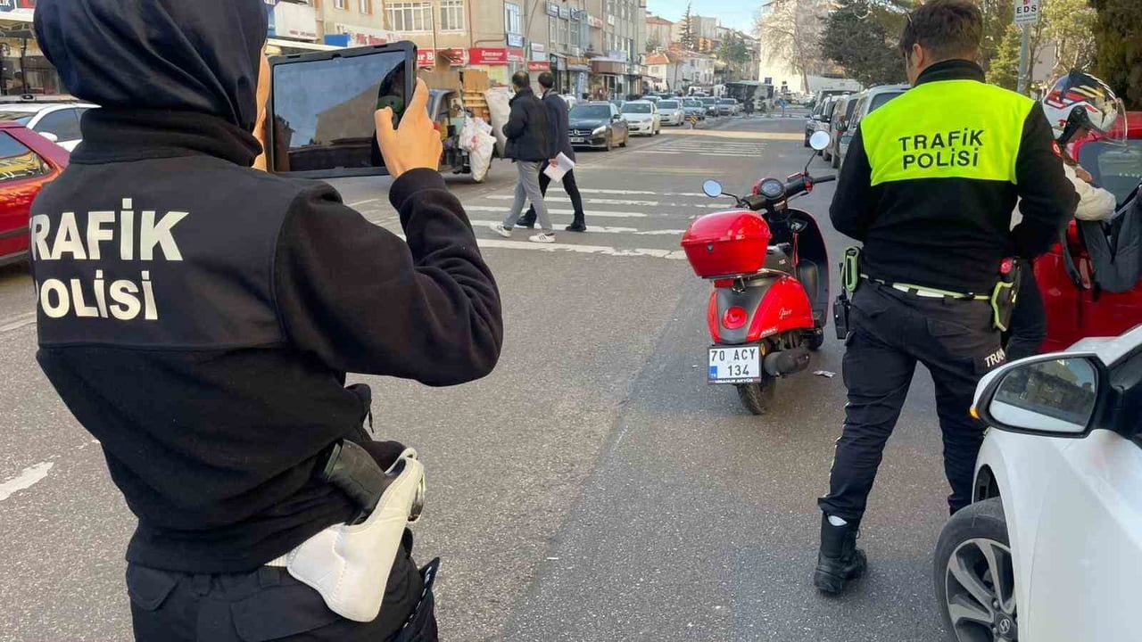 Karaman'da motosikletle yayanın çarpışması: Bir kişi yaralandı