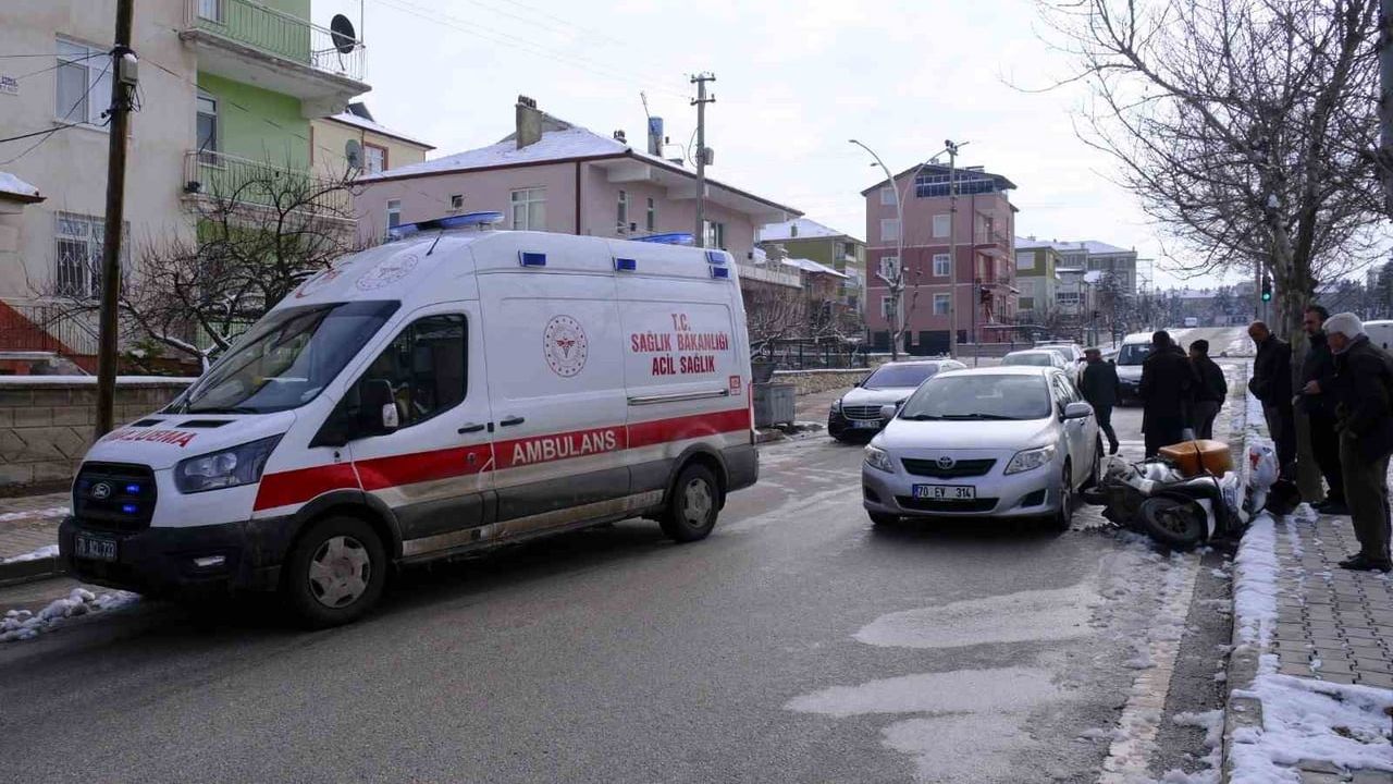 Karaman'da otomobil ile motokurye çarpıştı: 1 yaralı